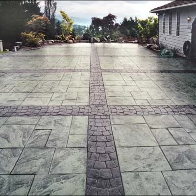 Stamped concrete driveway in Puyallup, WA ashlar slate pattern with decorative border