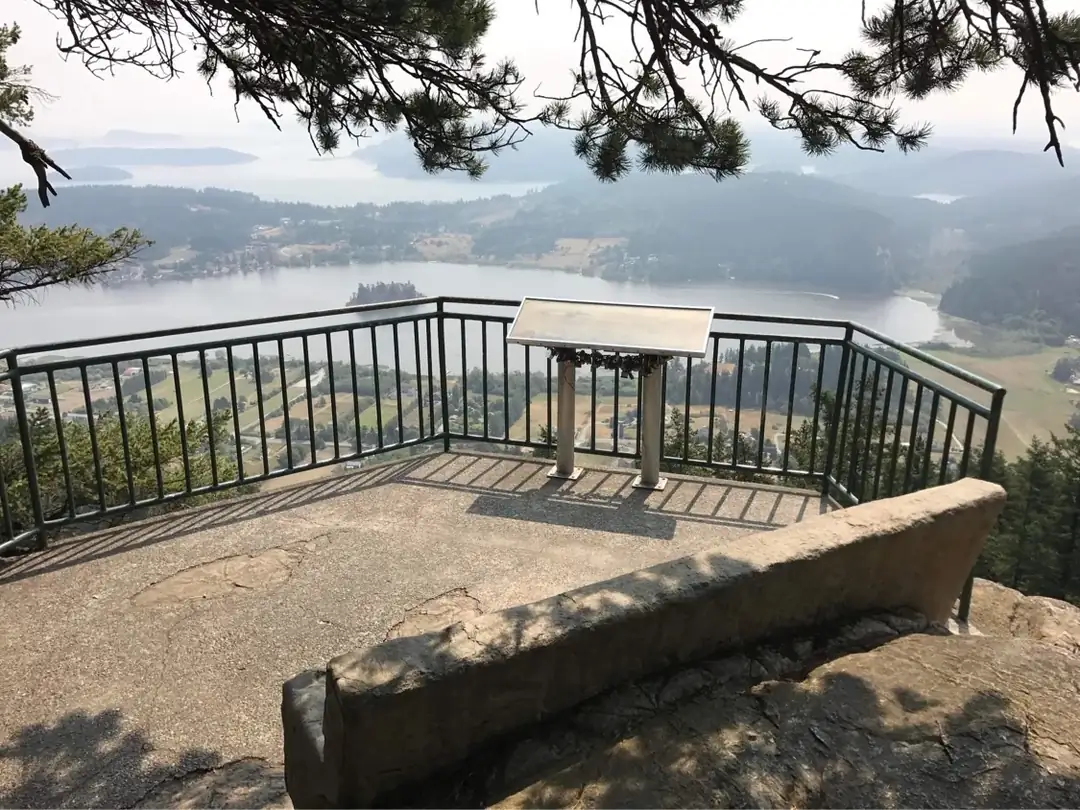 Wide angle of the scenic viewpoint patio area featuring the custom sculpted concrete memorial bench.